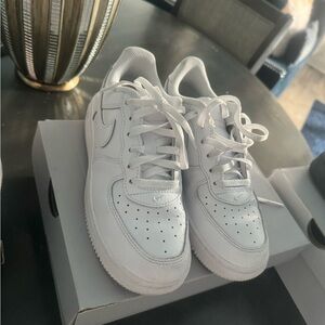 Force 1 le, white, size 2 youth